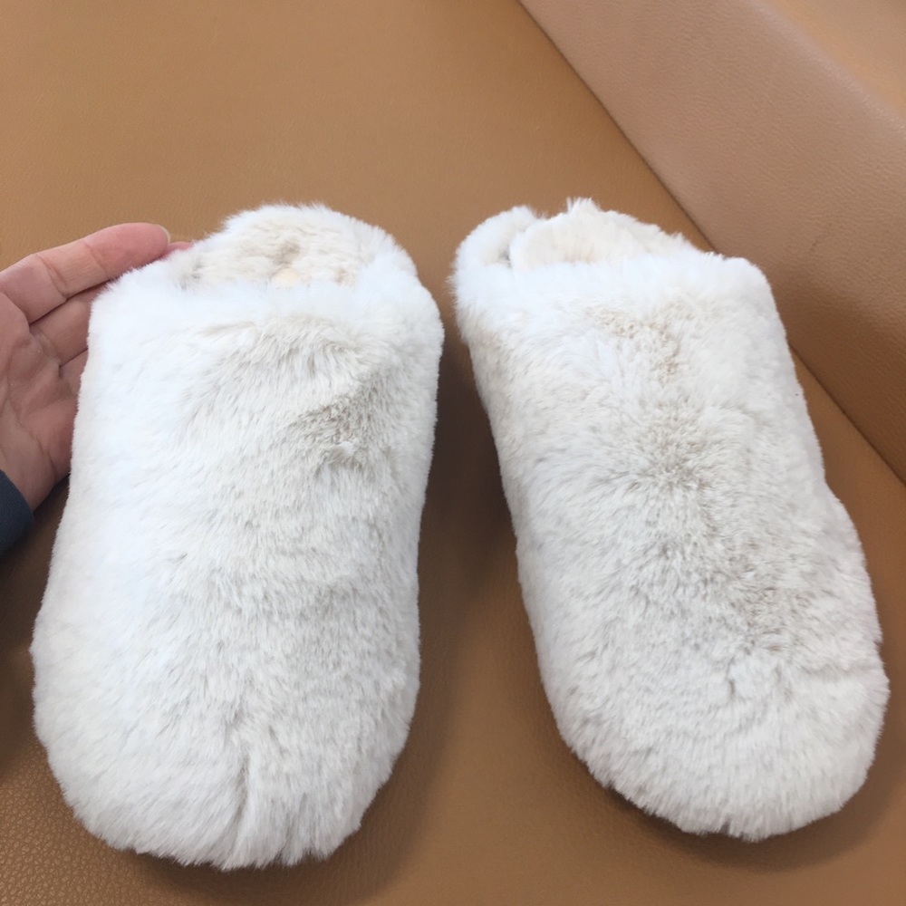 🤍Furry Fit Flops🤍 - Picture 4 of 8